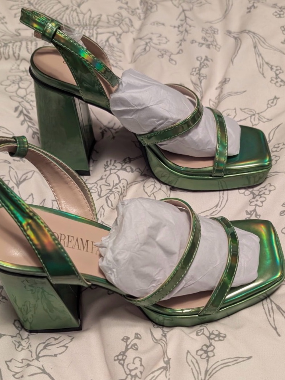 Dream Pairs Y2K style Women’s Green Shiny Strappy Platform Block Heel Sandals 6